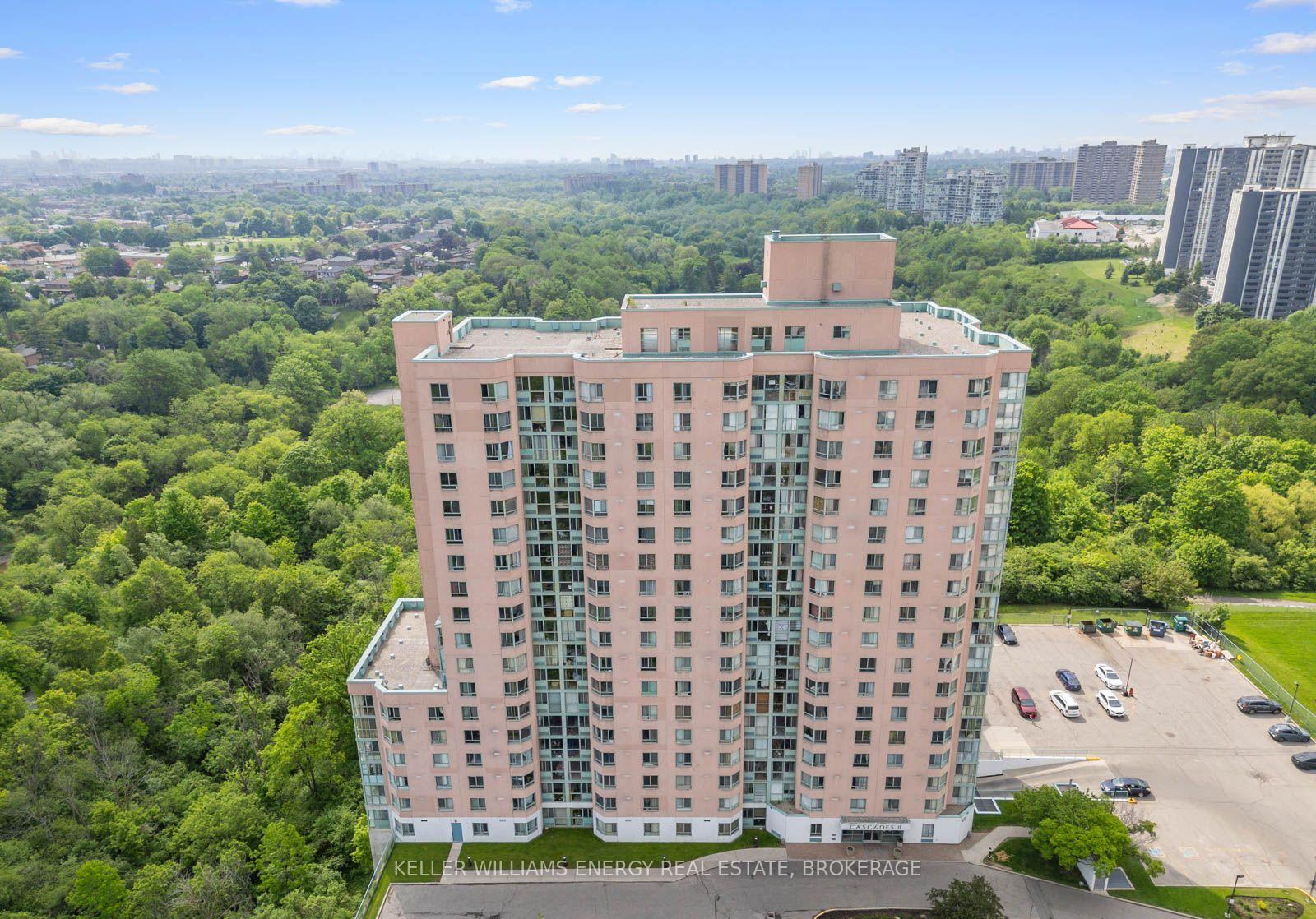 2 Bedrooms Condo at 41 Markbrook,  Toronto For sale