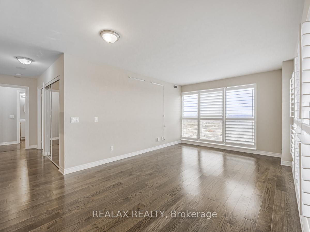 3 Bedrooms Condo at 70 Town Centre,  Toronto For sale