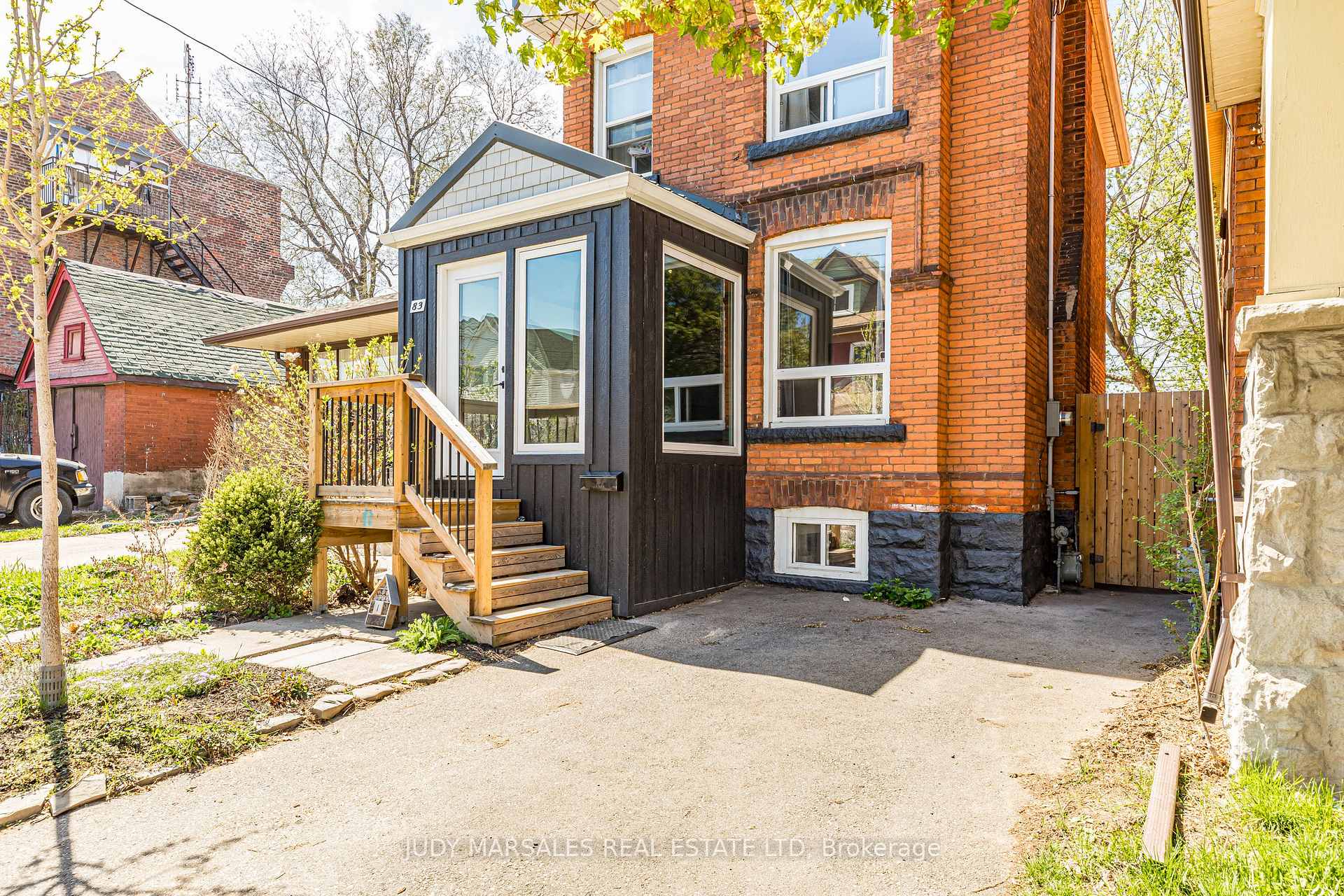 83 Oak Avenue, Hamilton, ON L8L 5M7