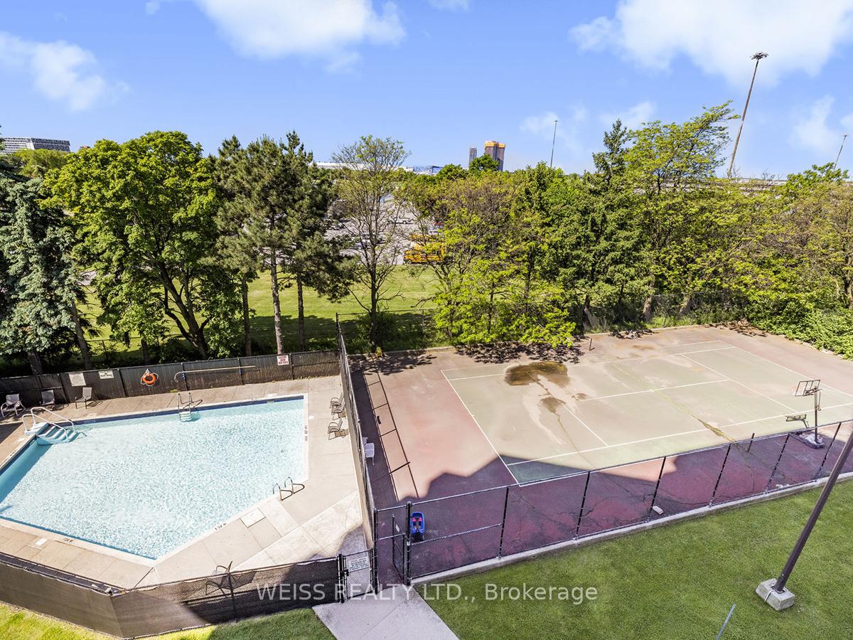 3 Bedrooms Condo at 150 Neptune,  Toronto For sale