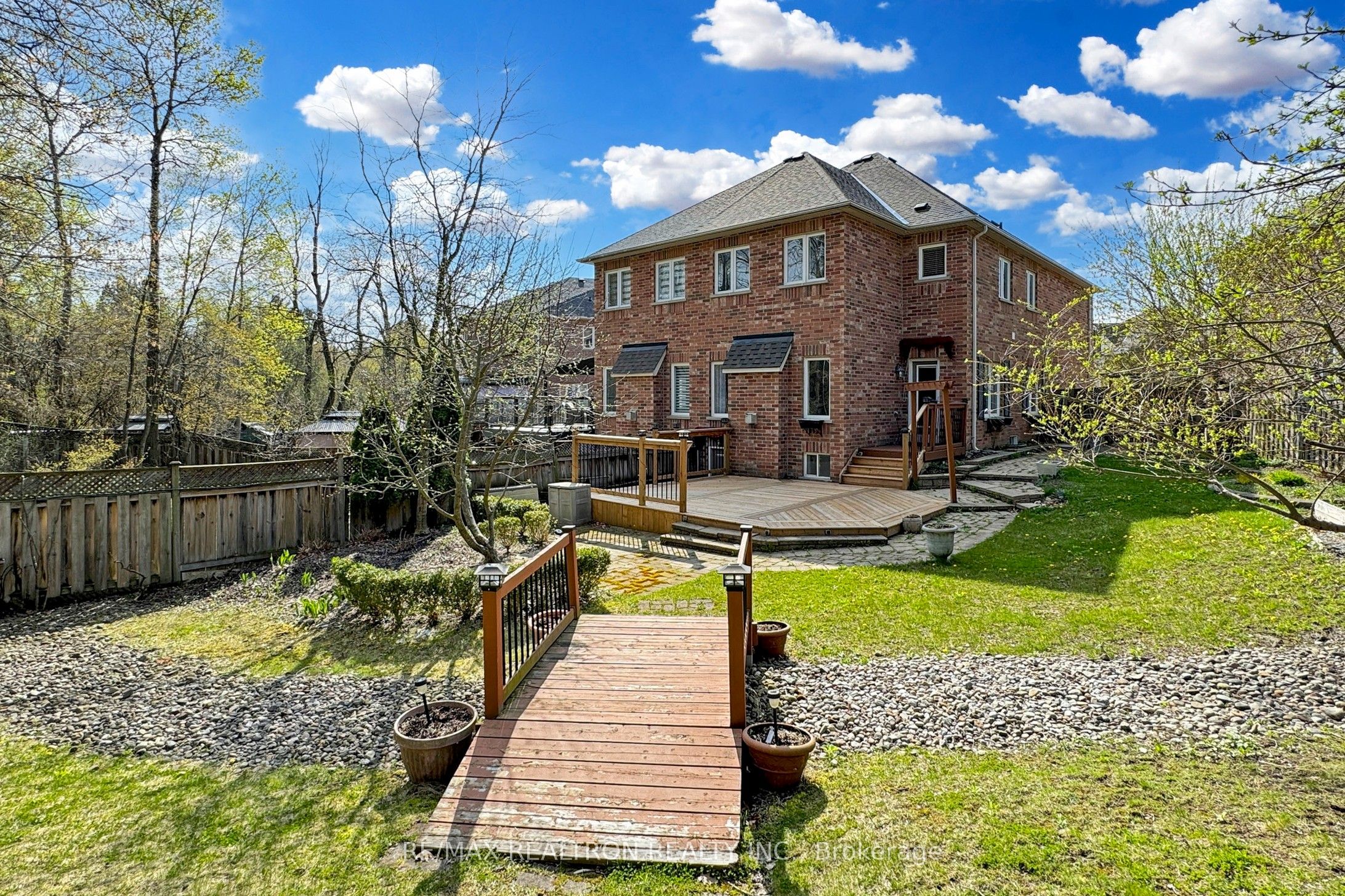 83 Gamble Glen Crescent
