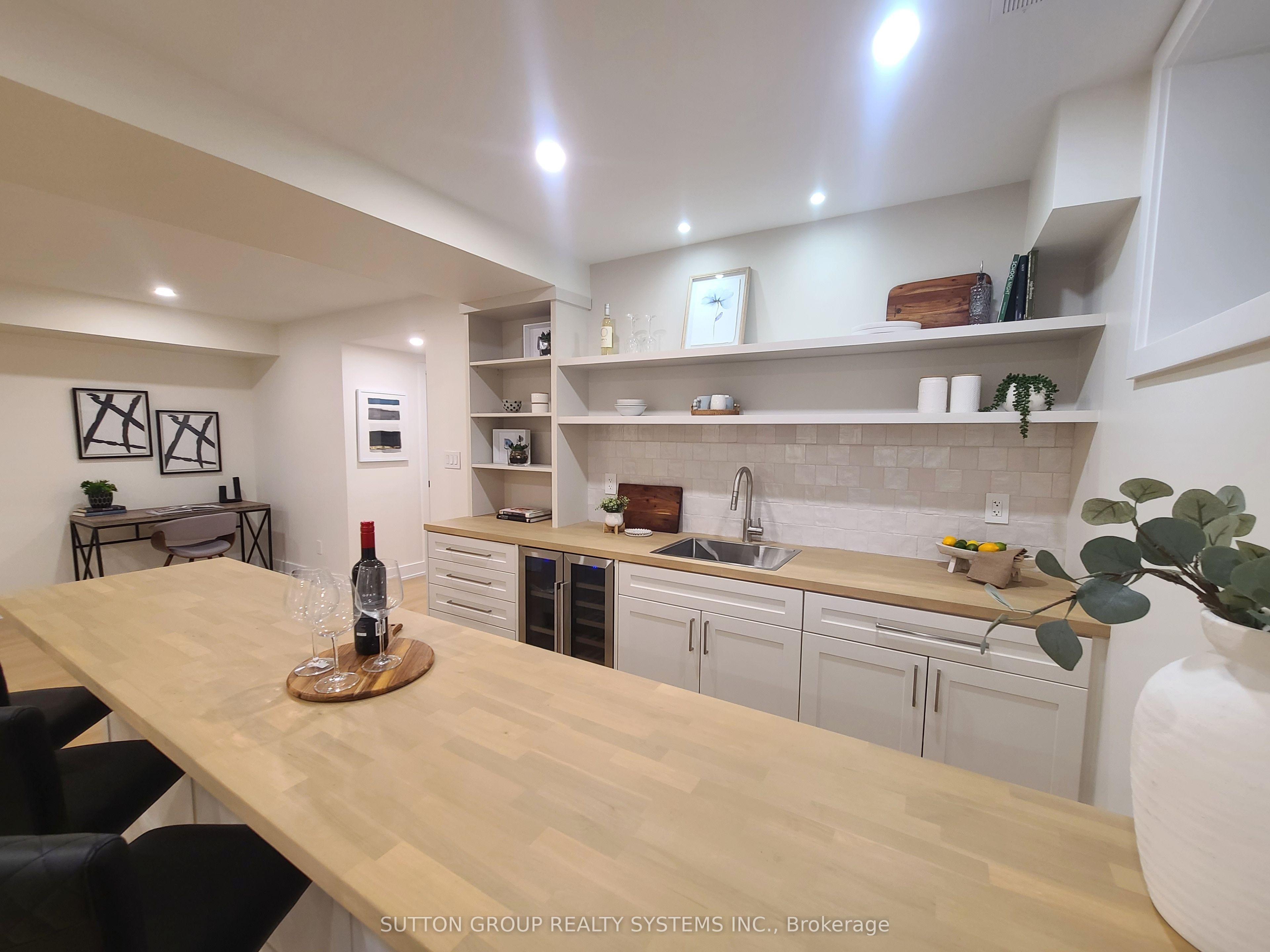 21 South Kingsway