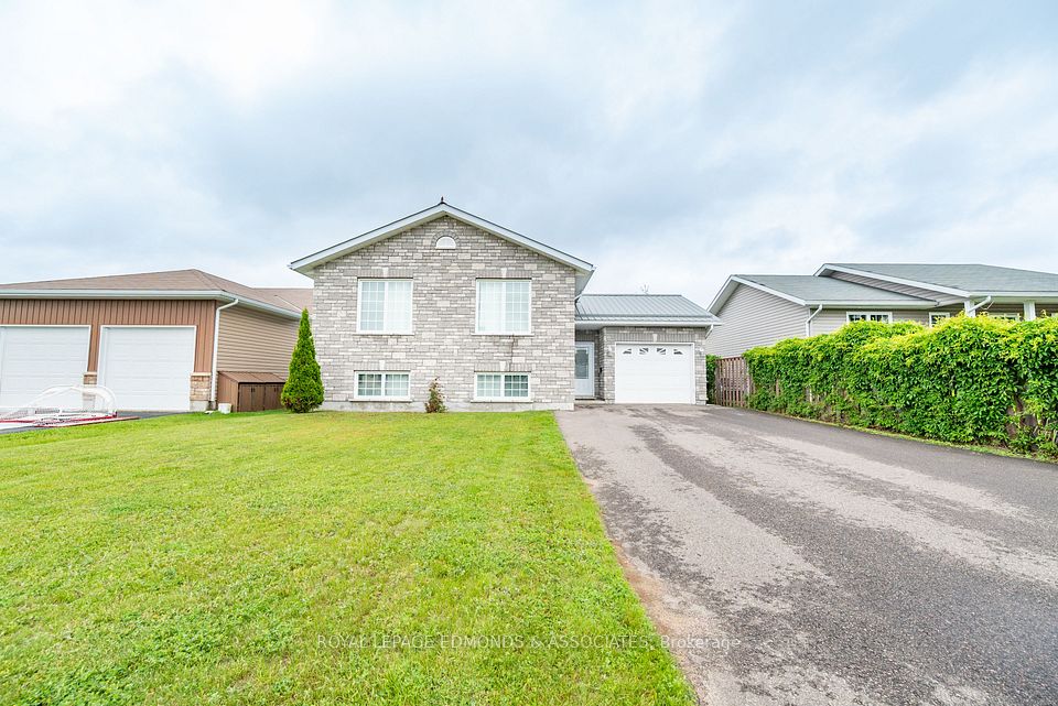 626 Johnston Crescent