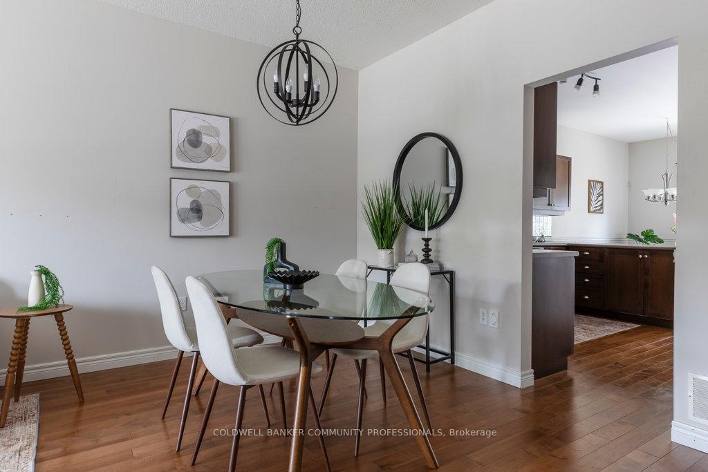 2 Bedrooms Condo at 130 Southbrook, Hamilton For sale