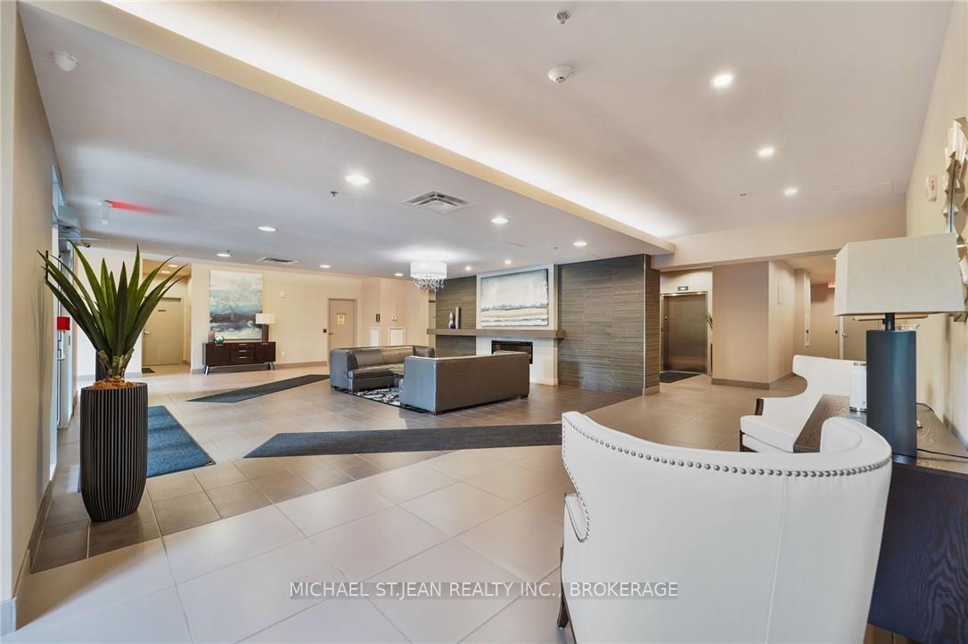 2 Bedrooms Condo at 90 Charlton,  Hamilton For sale