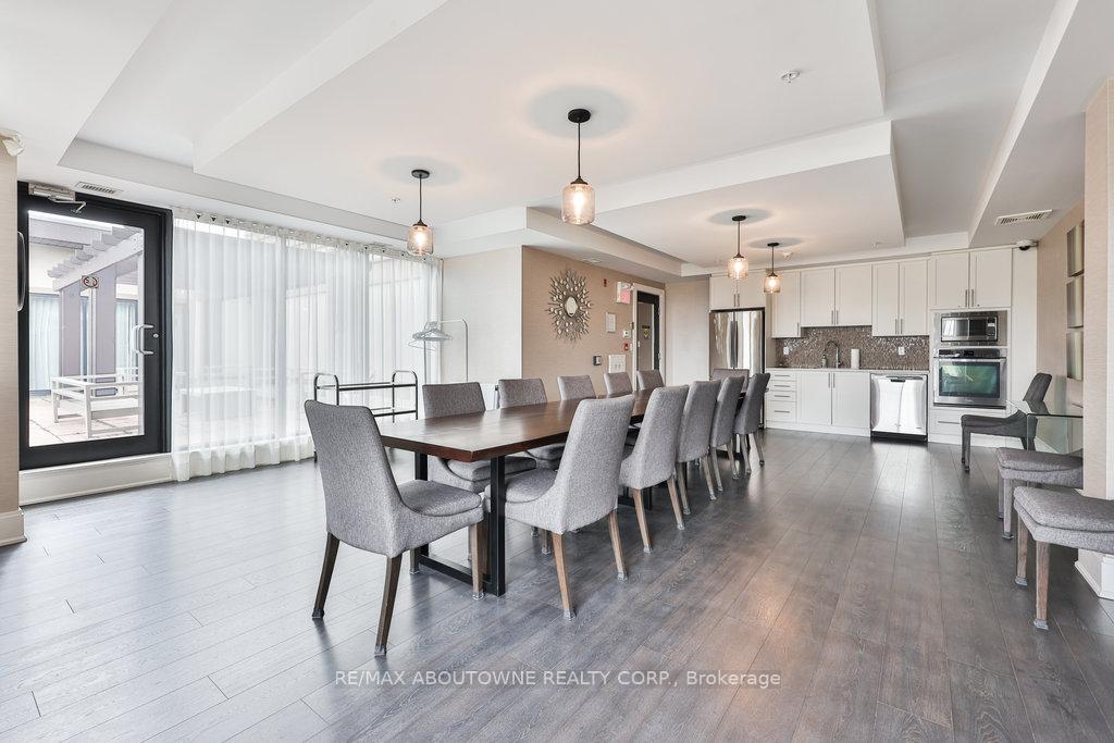 2 Bedrooms Condo at 128 Garden, Oakville For sale