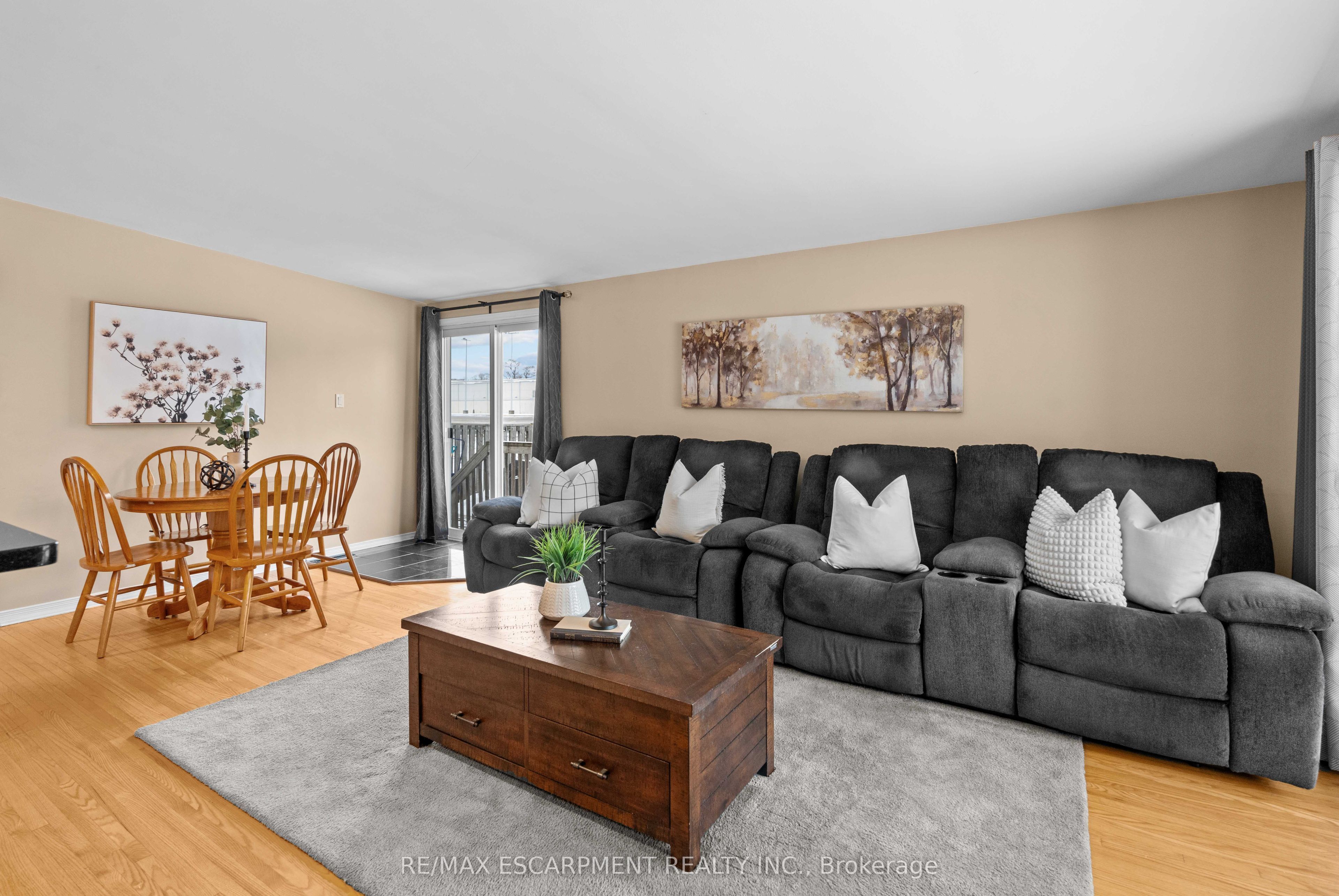 2 Ronaldshay Avenue, Hamilton, ON L9A 3B1