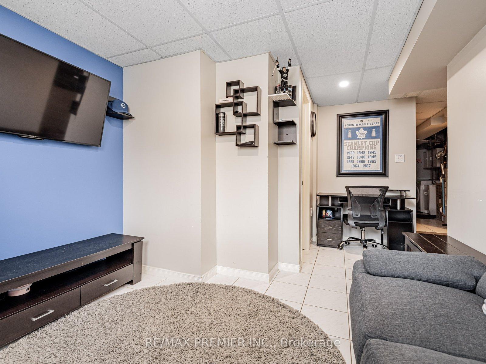 3 Bedrooms Condo at 213 Woodbridge, Vaughan For sale