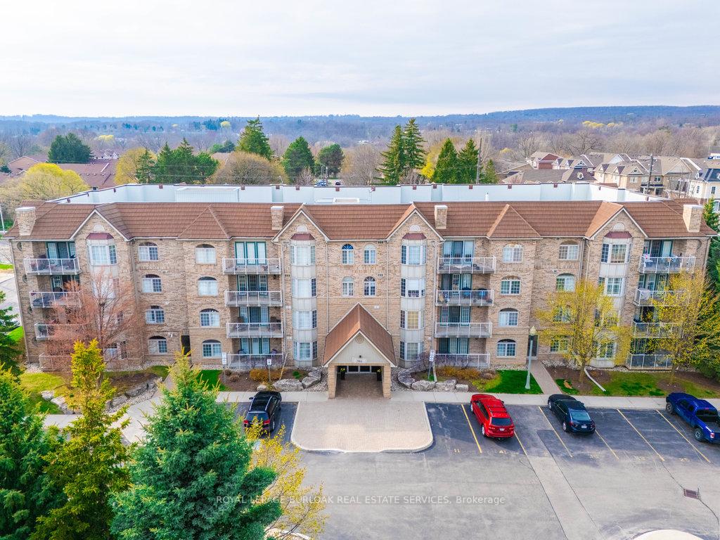 2 Bedrooms Condo at 216E Plains, Burlington For sale