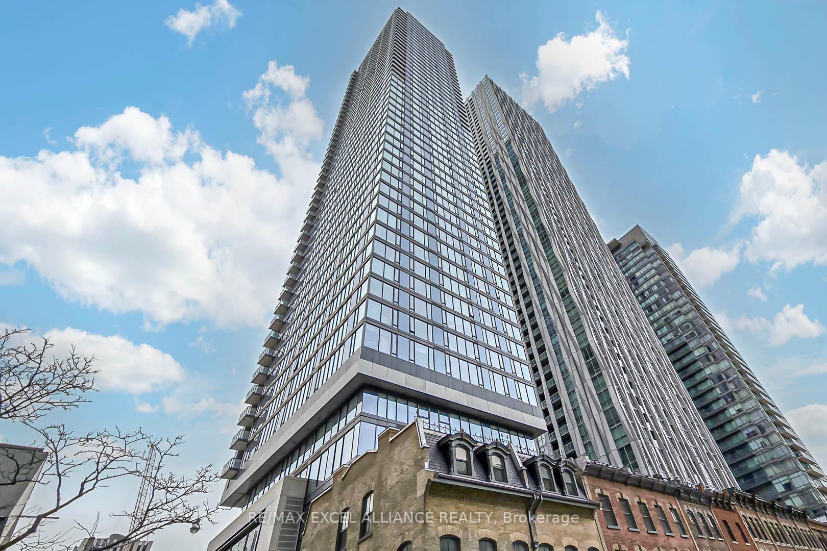 1 Bedroom Condo at 8 Cumberland,  Toronto For sale