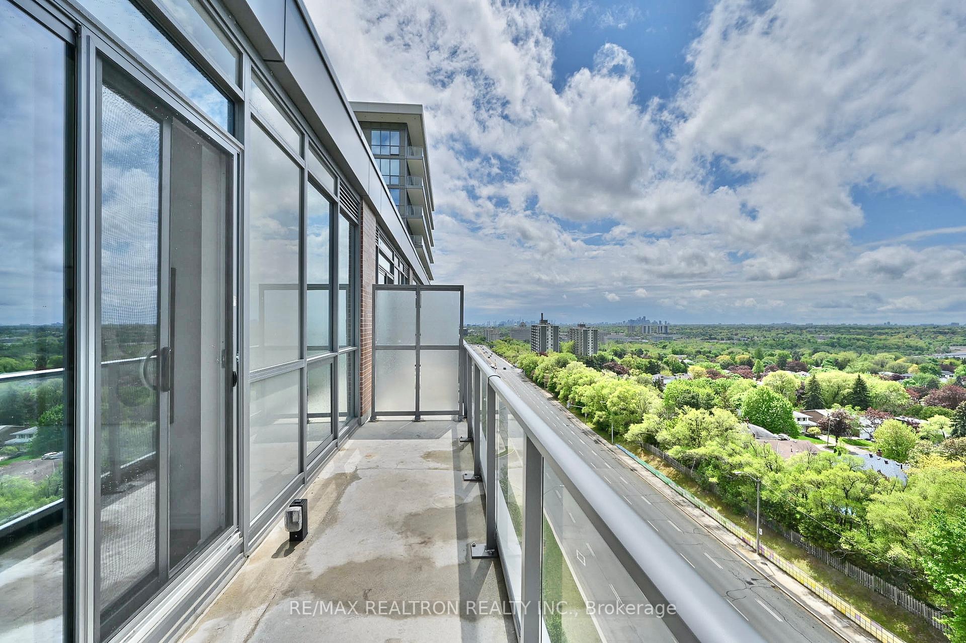 2 Bedrooms Condo at 36 Forest Manor, Toronto For sale