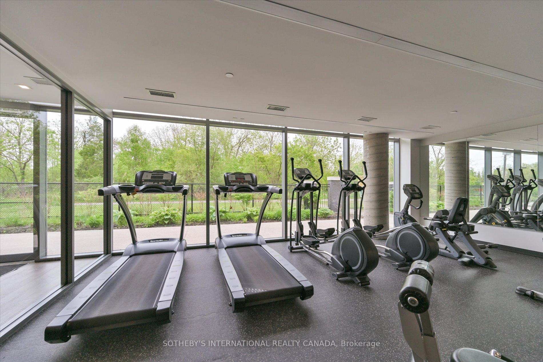 2 Bedrooms Condo at 5260 Dundas, Burlington For sale