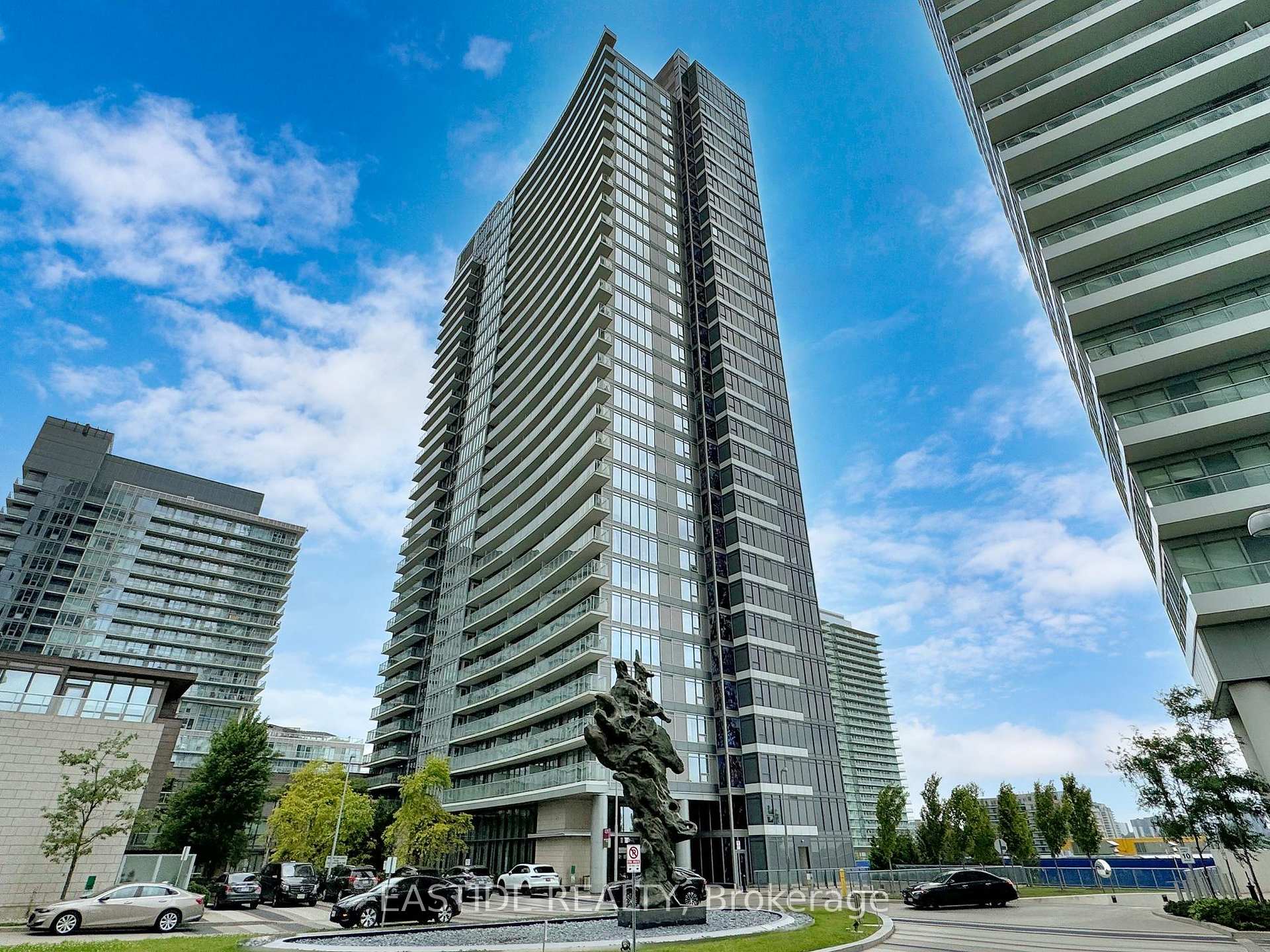 2 Bedrooms Condo at 121 Mcmahon, Toronto For sale