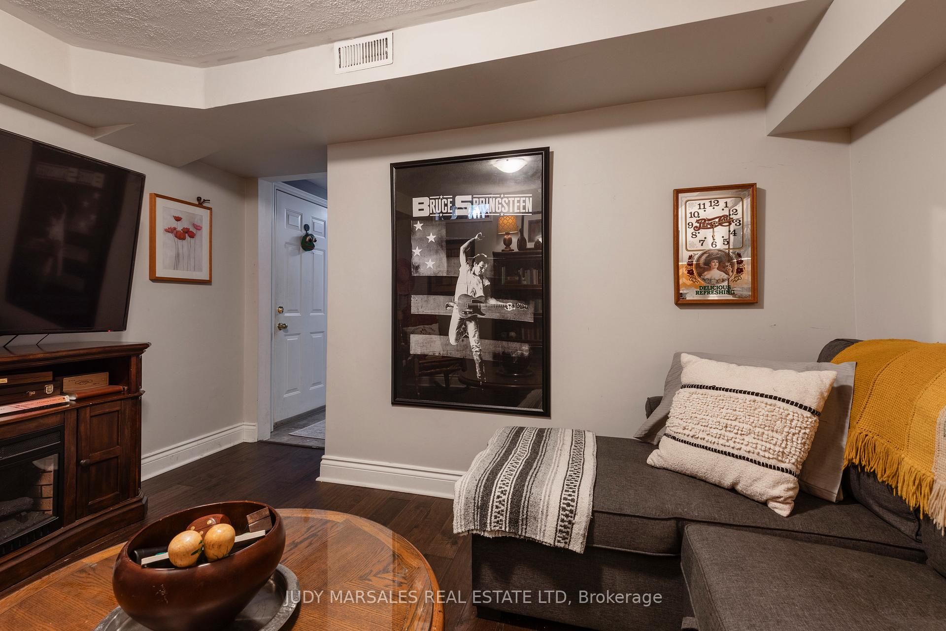 3 Bedrooms Condo at 100 Beddoe, Hamilton For sale