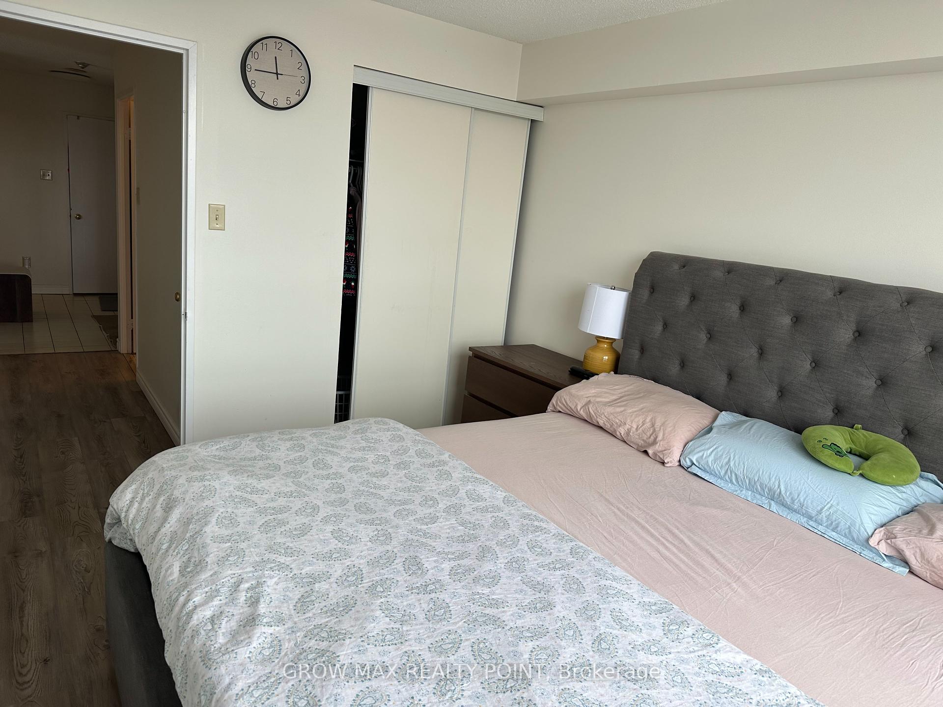 2 Bedrooms Condo at 410 Mclevin,  Toronto For sale