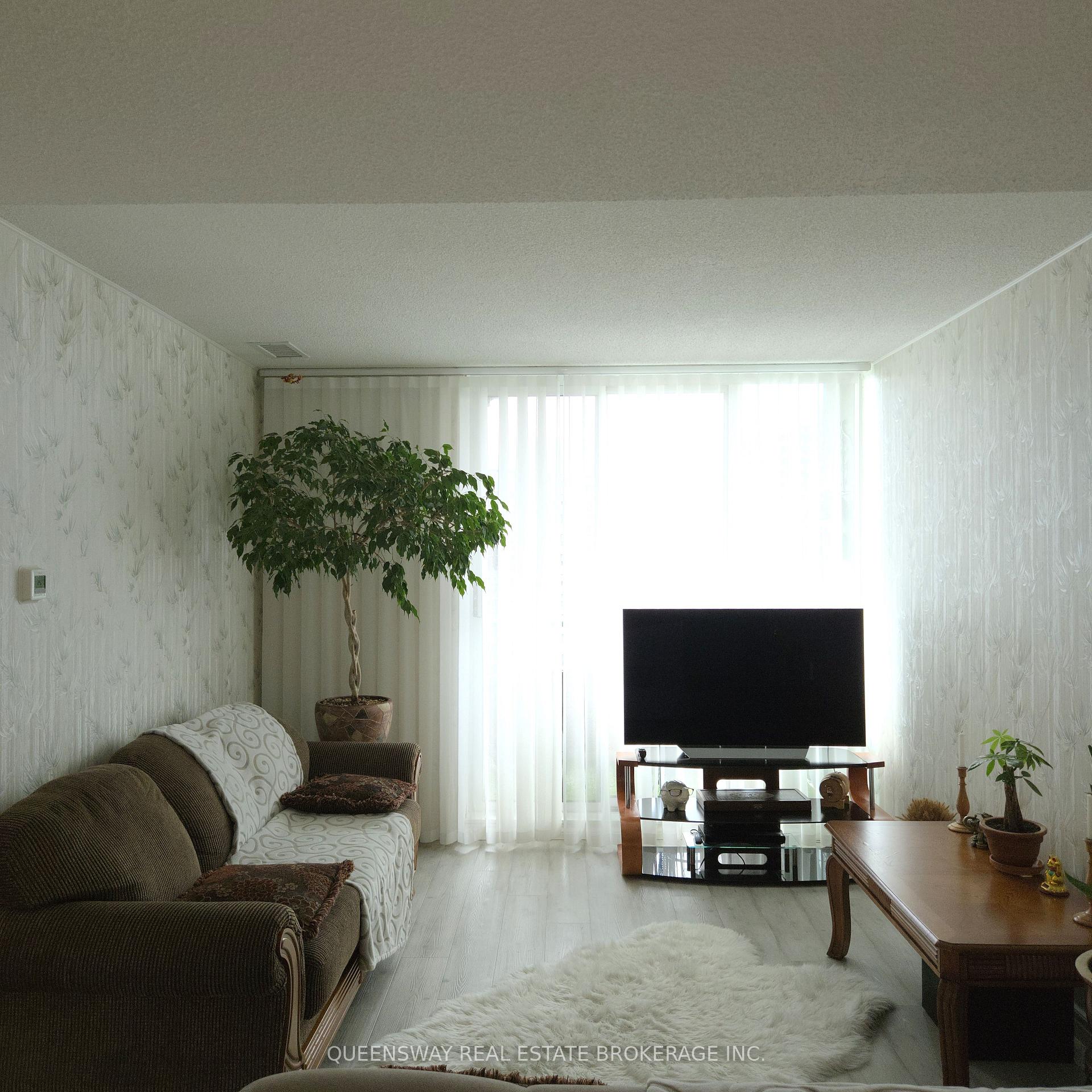 2 Bedrooms Condo at 1 Emerald, Vaughan For sale