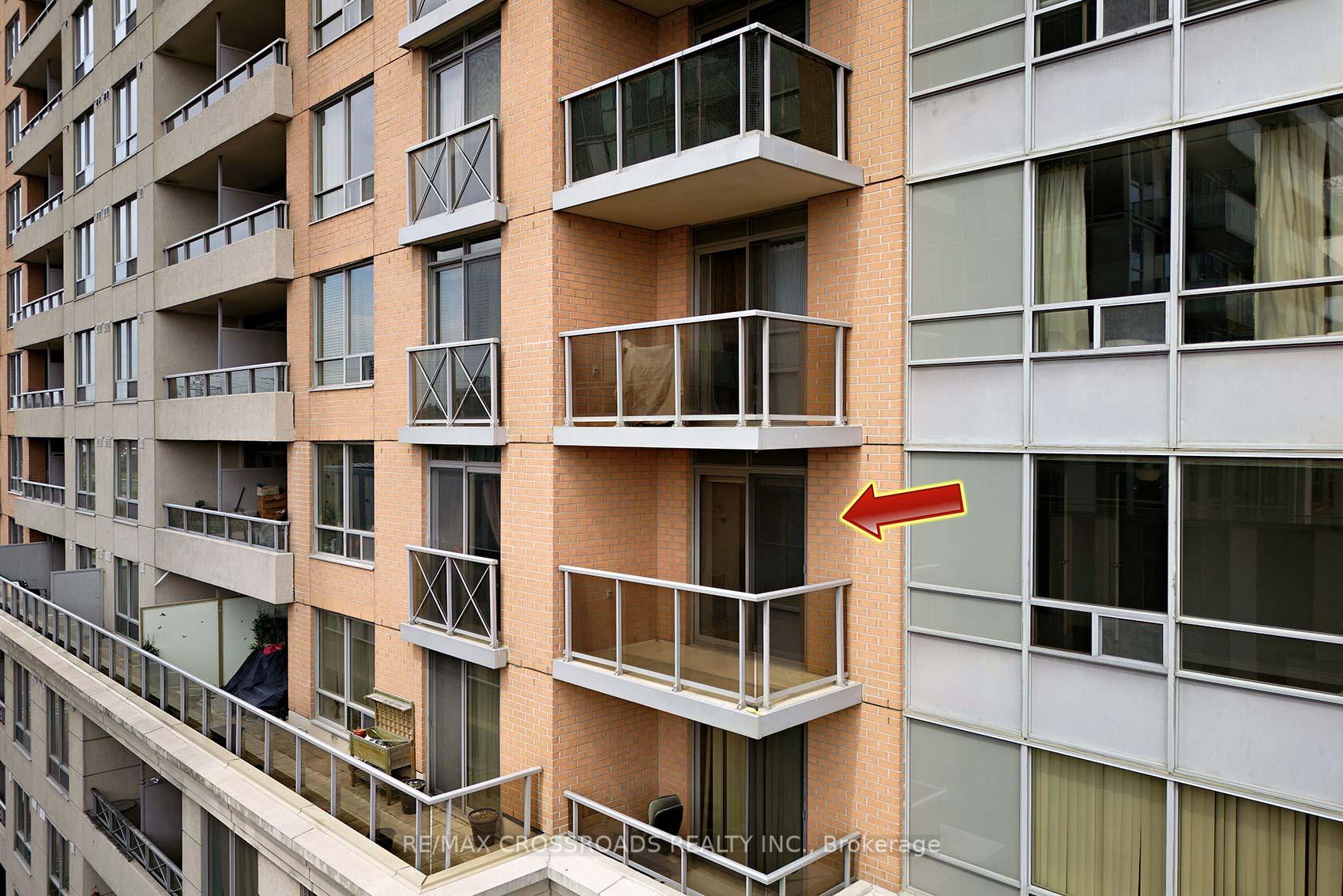 3 Bedrooms Condo at 5233 Dundas,  Toronto For sale