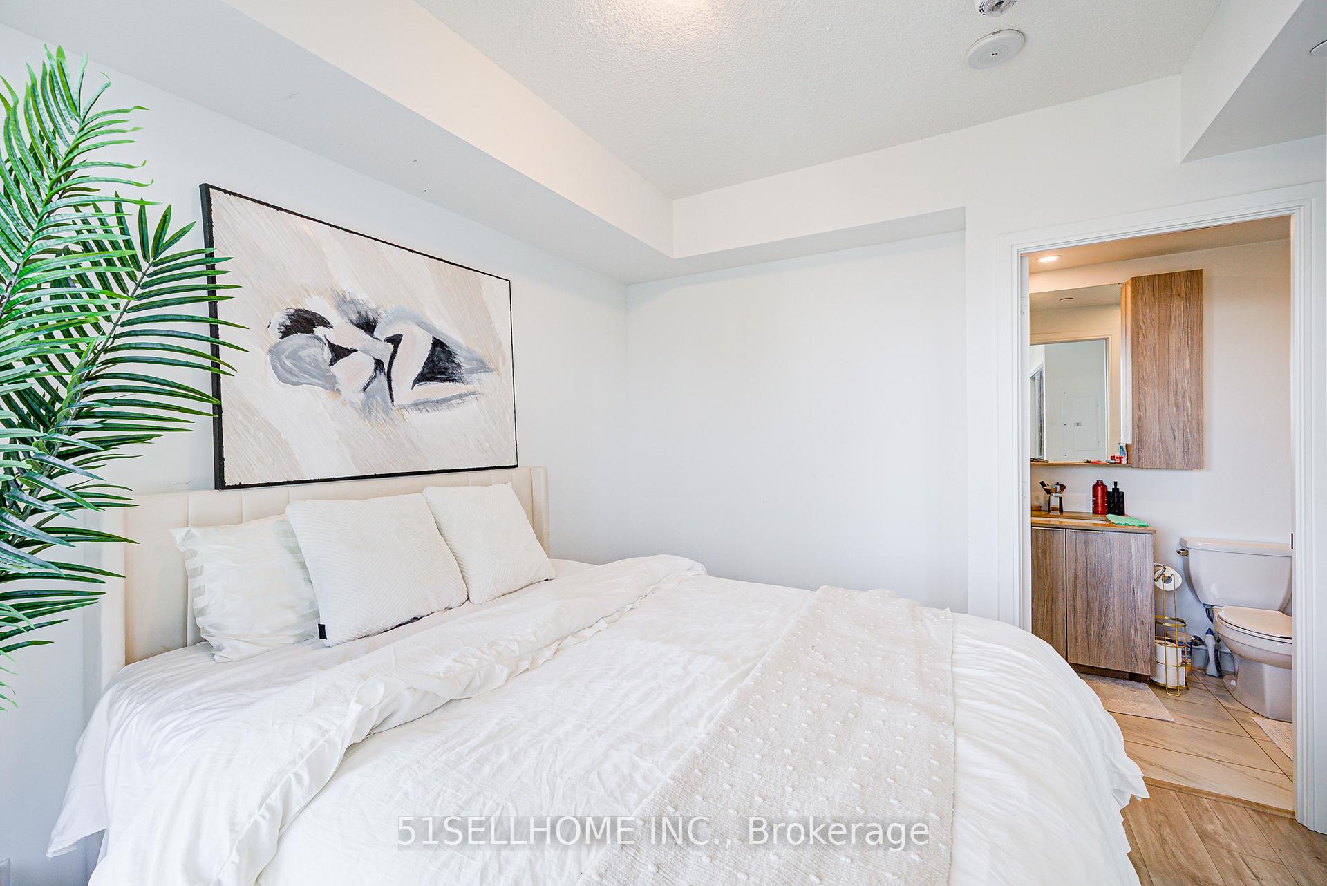 2 Bedrooms Condo at 70 Annie Craig, Toronto For sale