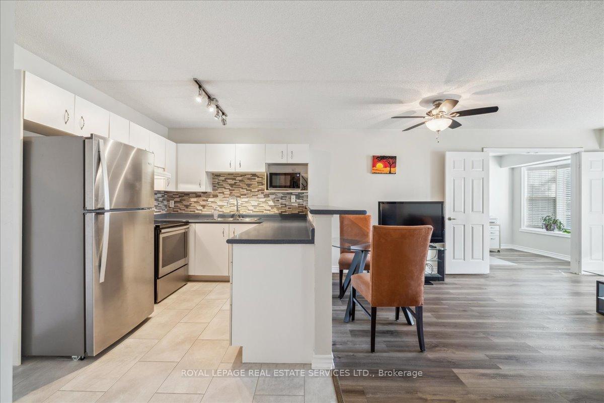 2 Bedrooms Condo at 1441 Walkers, Burlington For sale