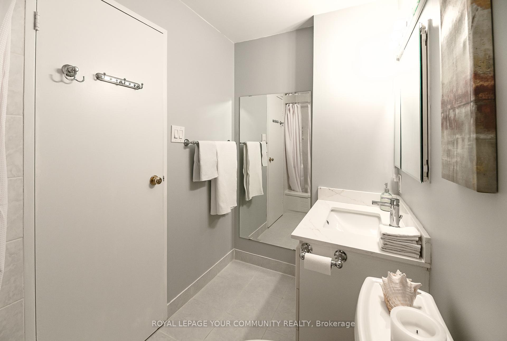 2 Bedrooms Condo at 3845 Lake Shore,  Toronto For sale