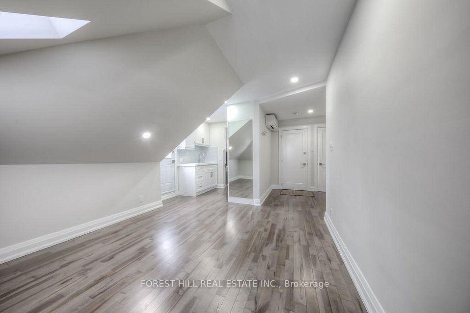 1747 Bathurst