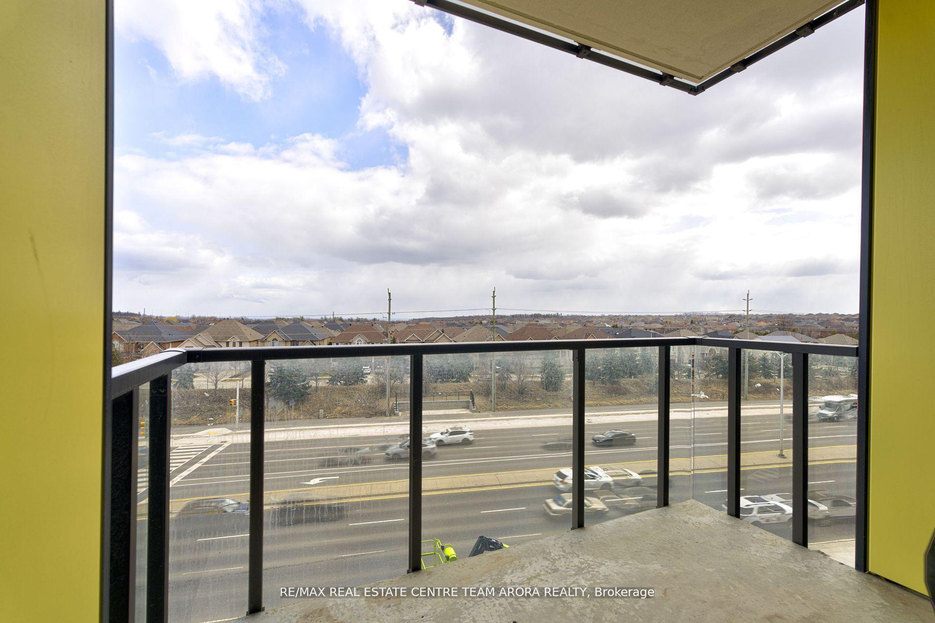 2 Bedrooms Condo at 1415 Dundas, Oakville For sale