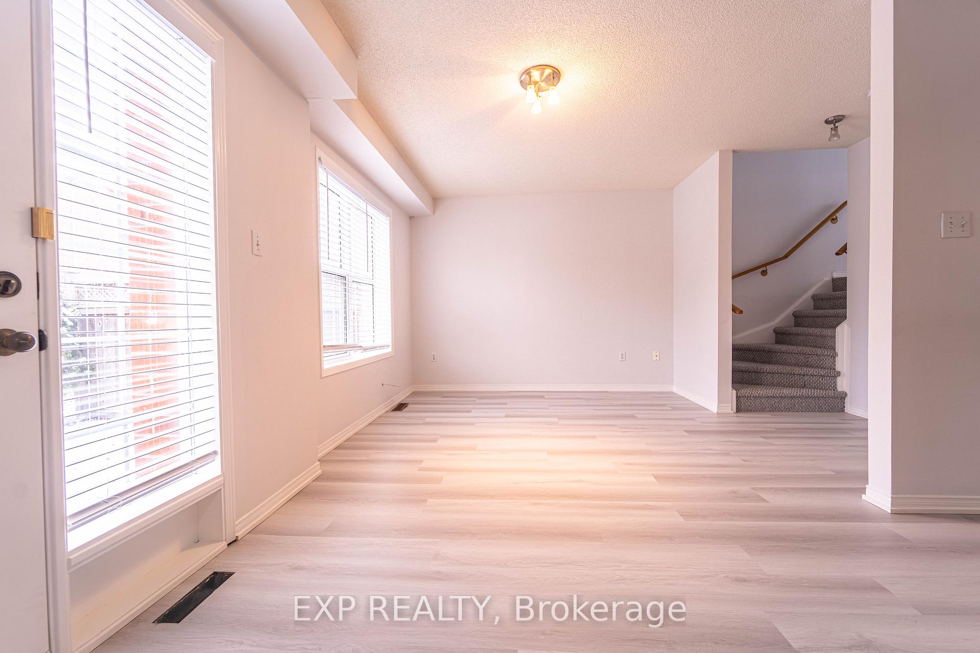 4 Bedrooms Condo at 199 Hillcrest, Mississauga For sale