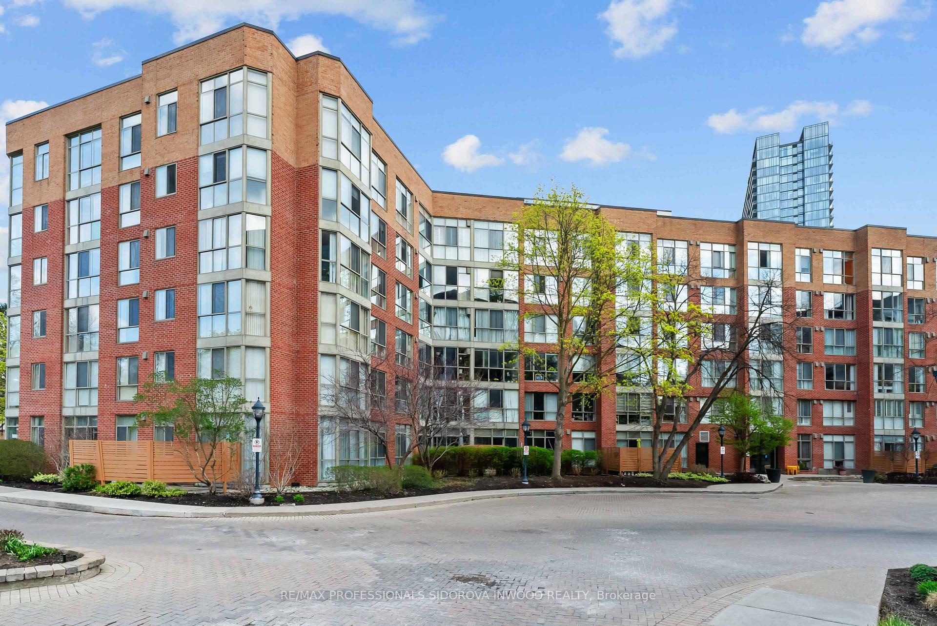 3 Bedrooms Condo at 20 Southport, Toronto For sale