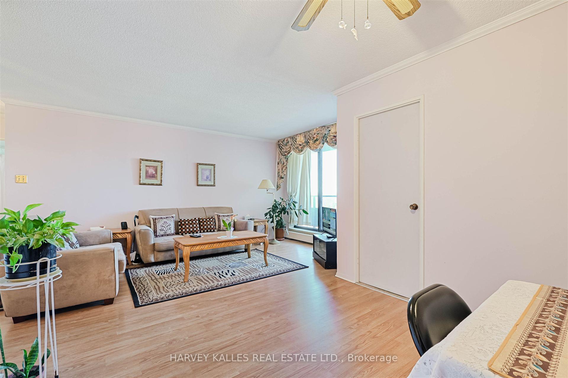 2 Bedrooms Condo at 2929 Aquitaine, Mississauga For sale