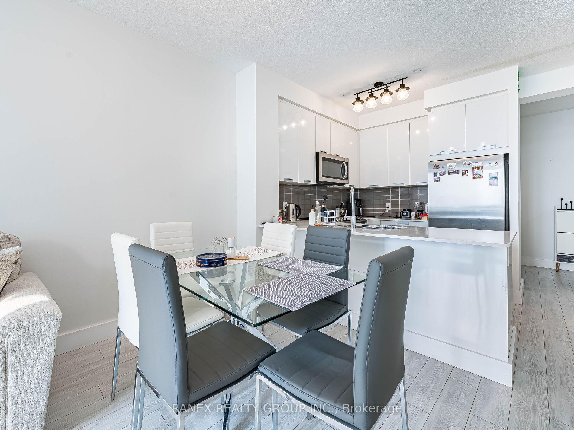 2 Bedrooms Condo at 5025 Four Springs, Mississauga For sale