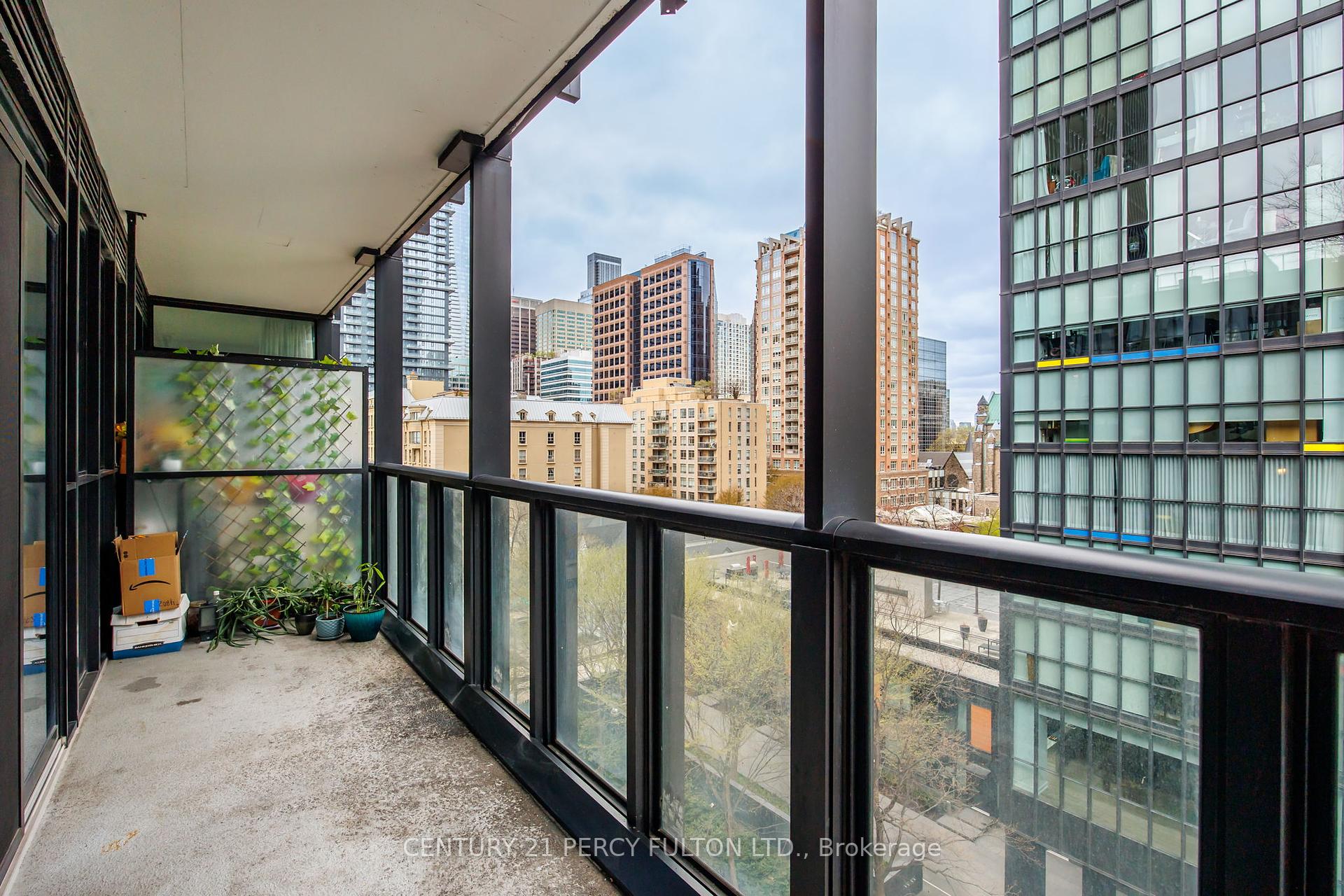 2 Bedrooms Condo at 101 Charles, Toronto For sale