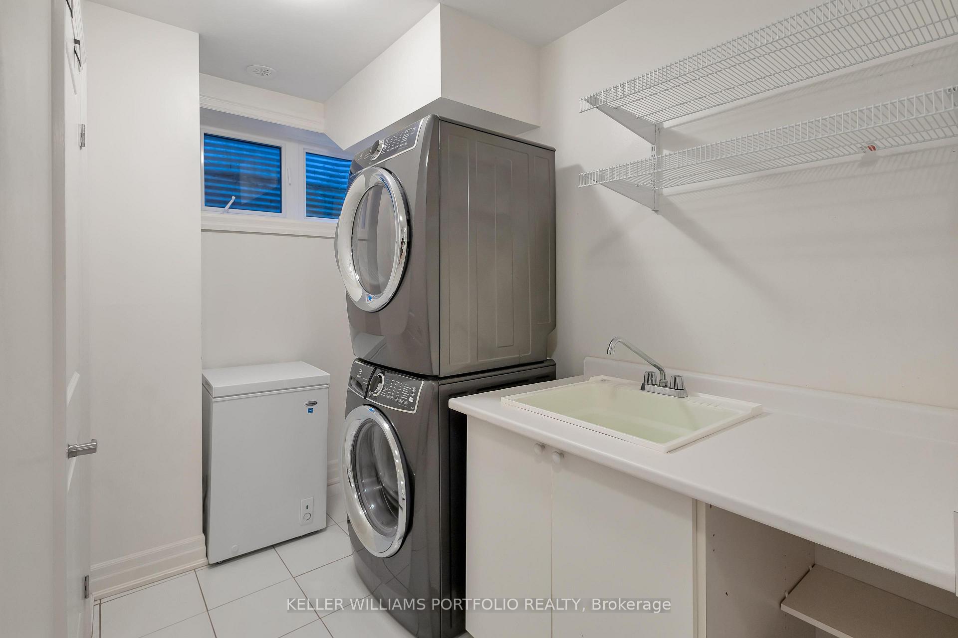 3 Bedrooms Condo at 365 Roehampton, Toronto For sale