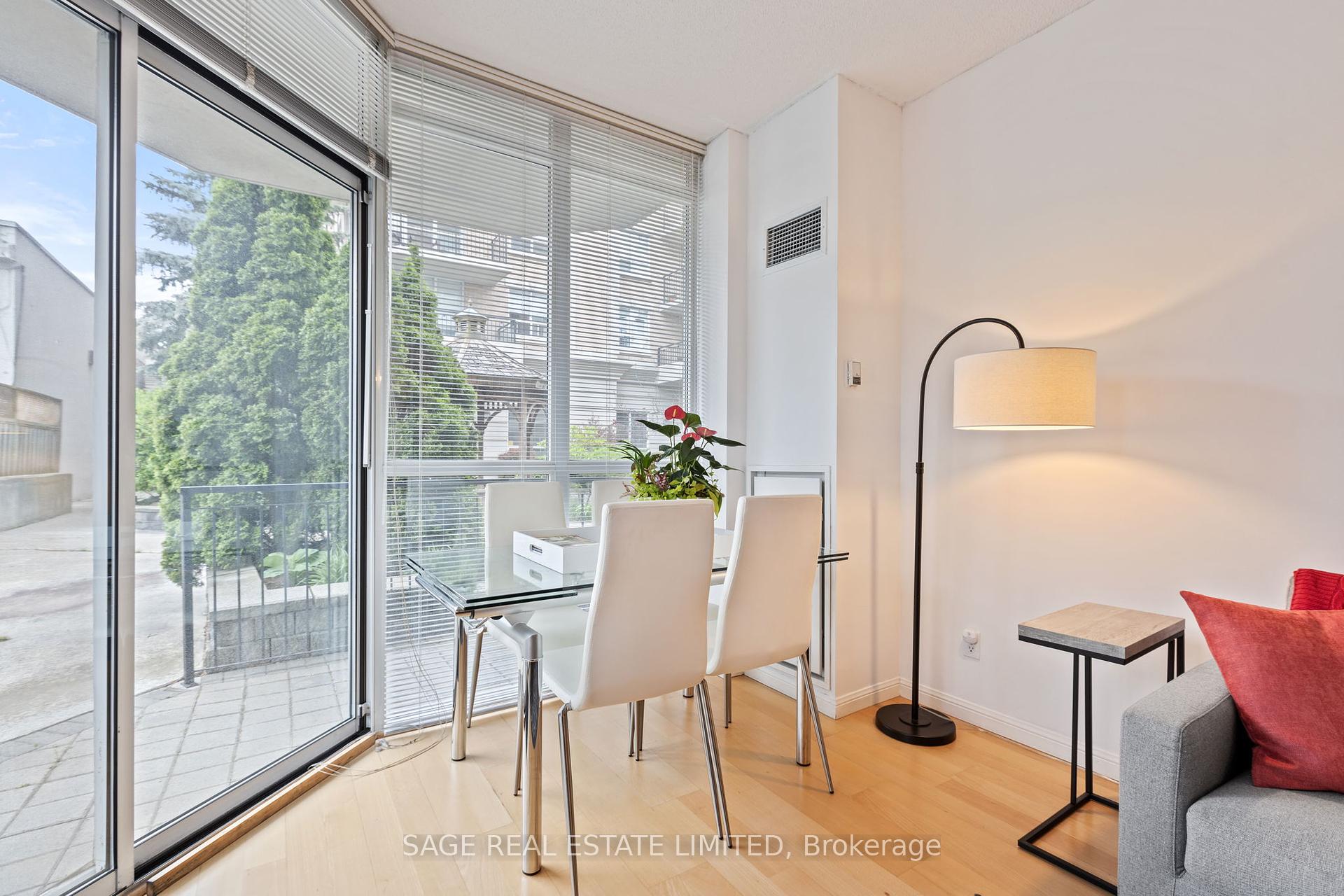 2 Bedrooms Condo at 55 Lorindale, Toronto For sale