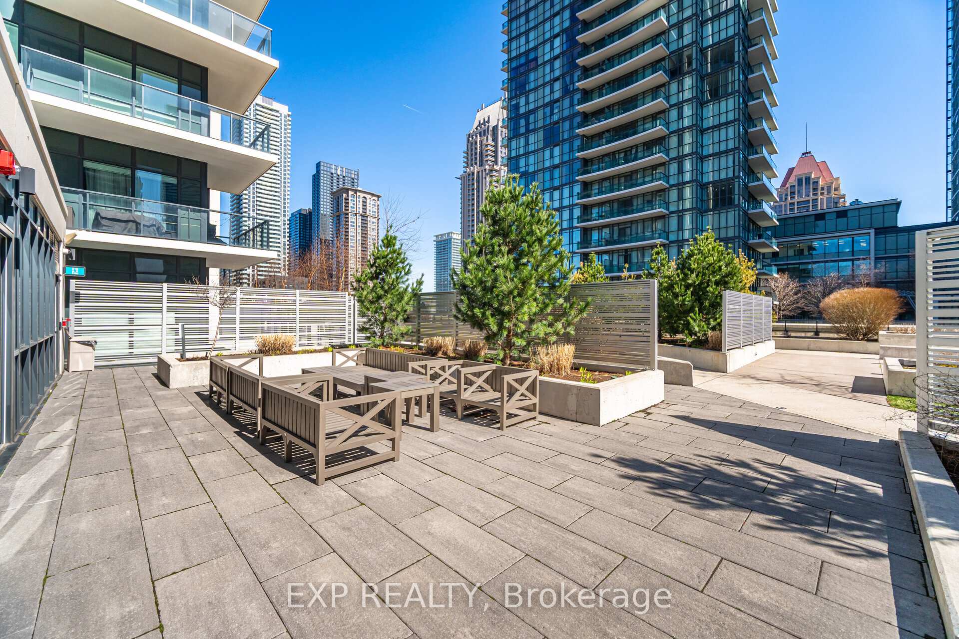 2 Bedrooms Condo at 4055 Parkside Village, Mississauga For sale