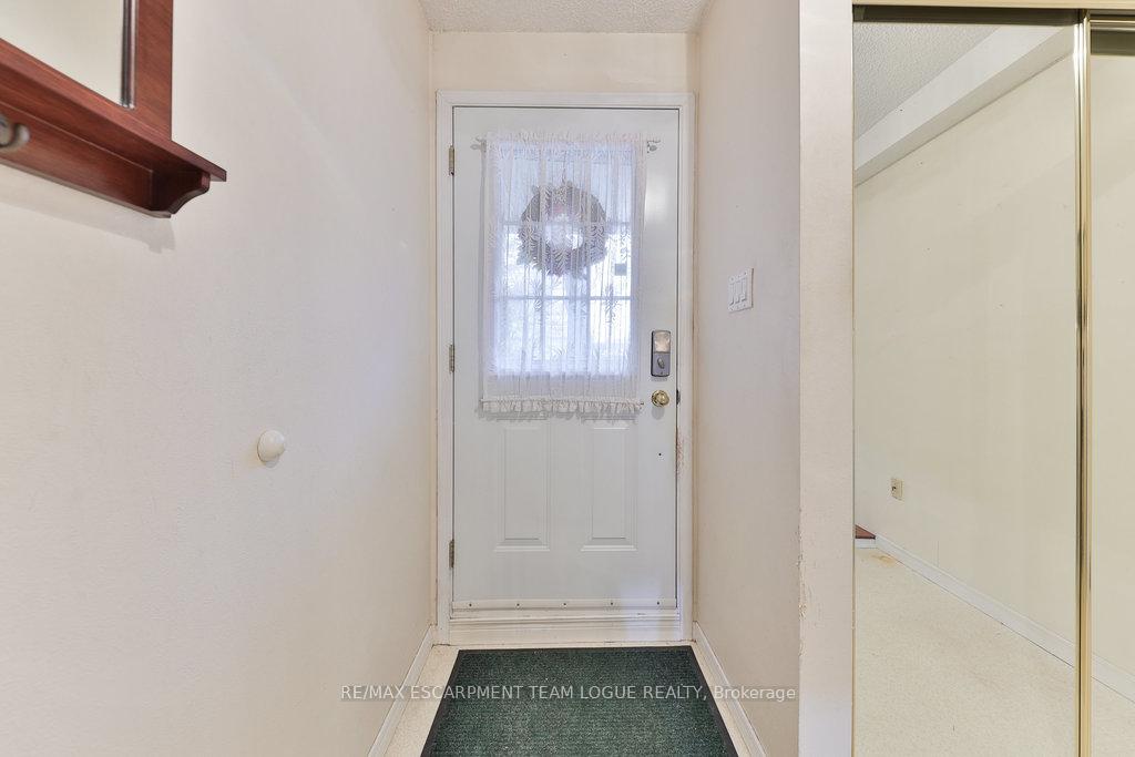 3 Bedrooms Condo at 2278 Marine,  Oakville For sale