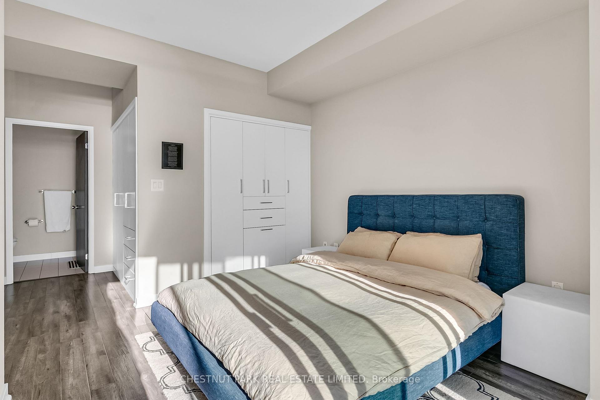 3 Bedrooms Condo at 25 Capreol, Toronto For sale