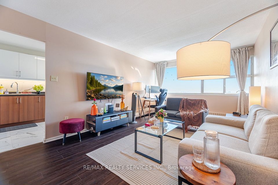 715 Don Mills