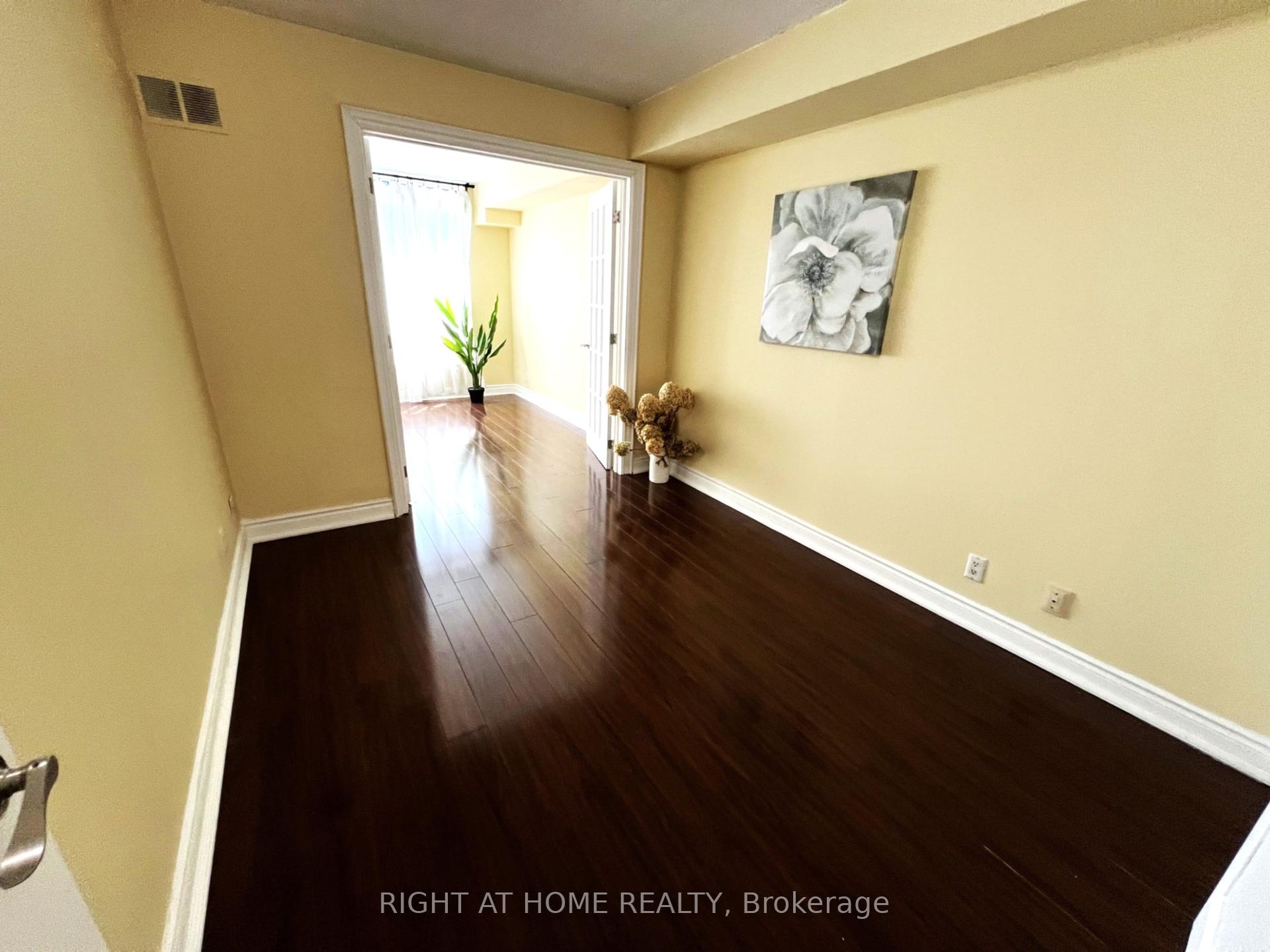 2 Bedrooms Condo at 92 King, Toronto For sale