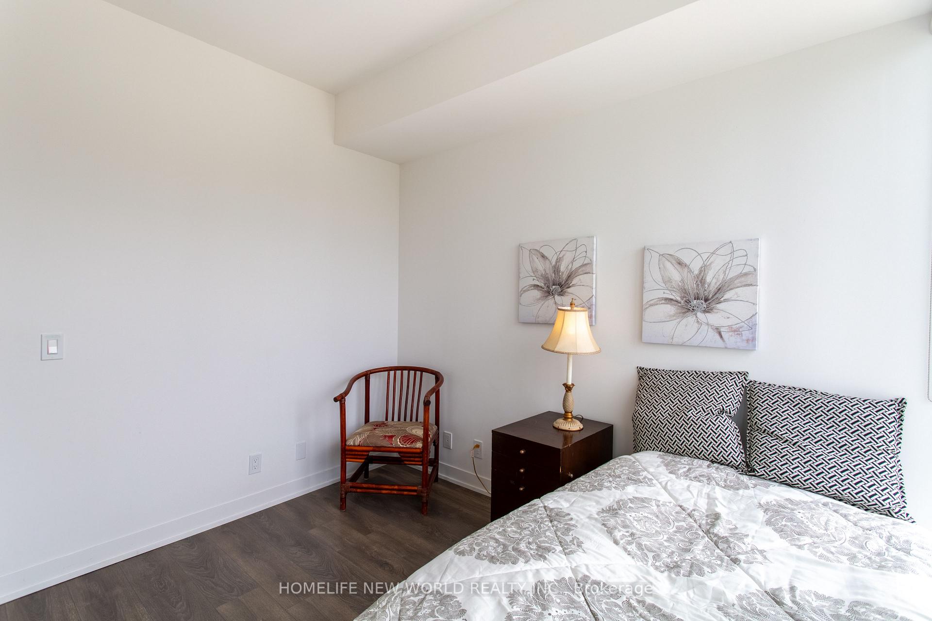 2 Bedrooms Condo at 15 Holmes, Toronto For sale
