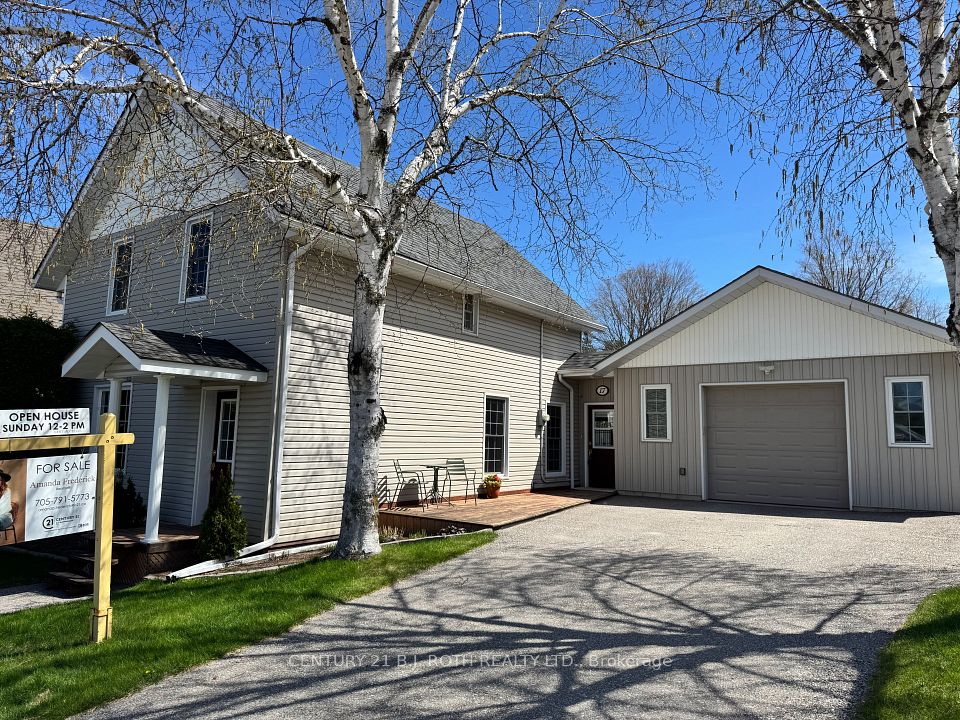 17 Peel Street, Penetanguishene, ON L9M 1A5