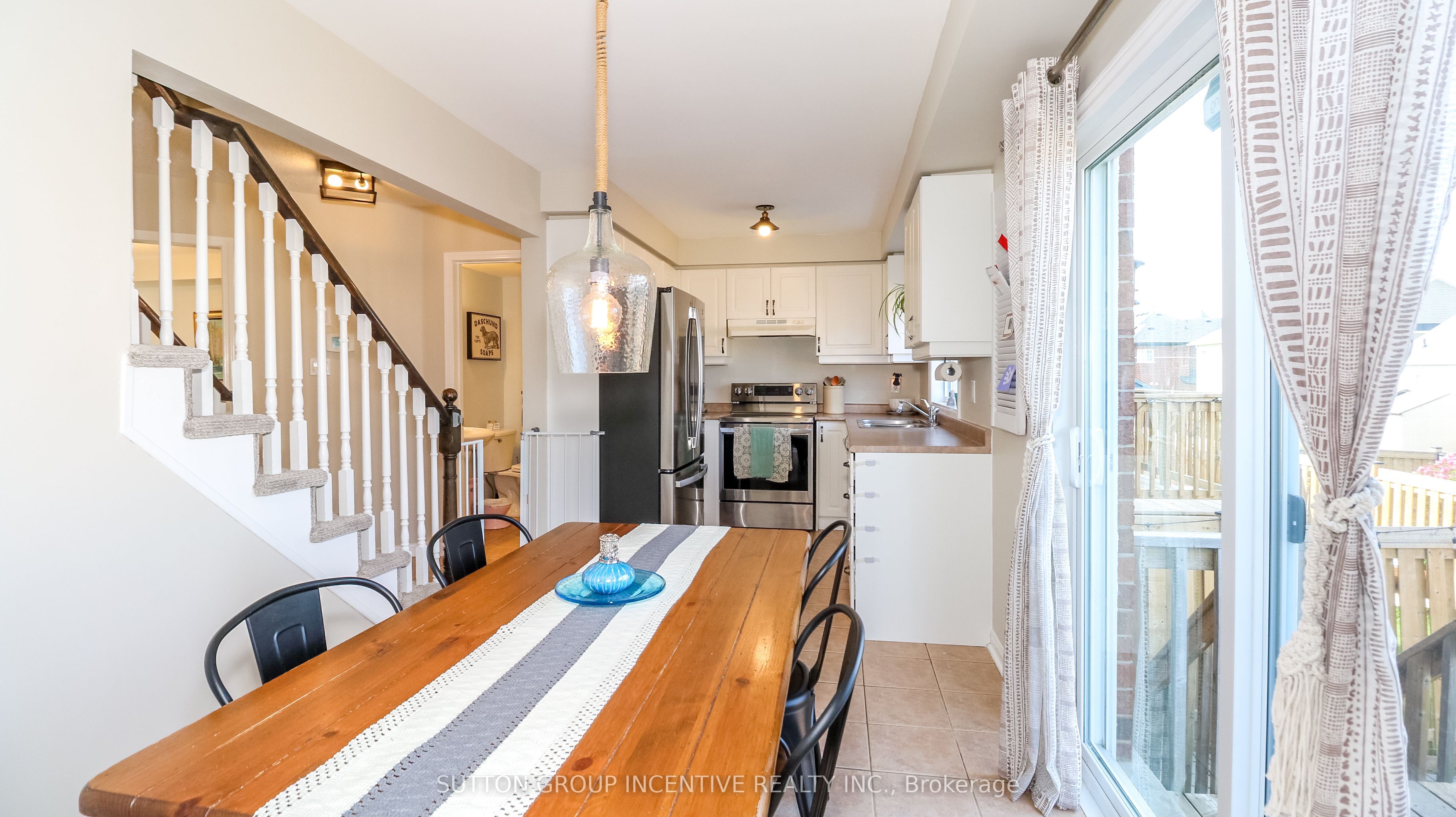 54 Succession Crescent W