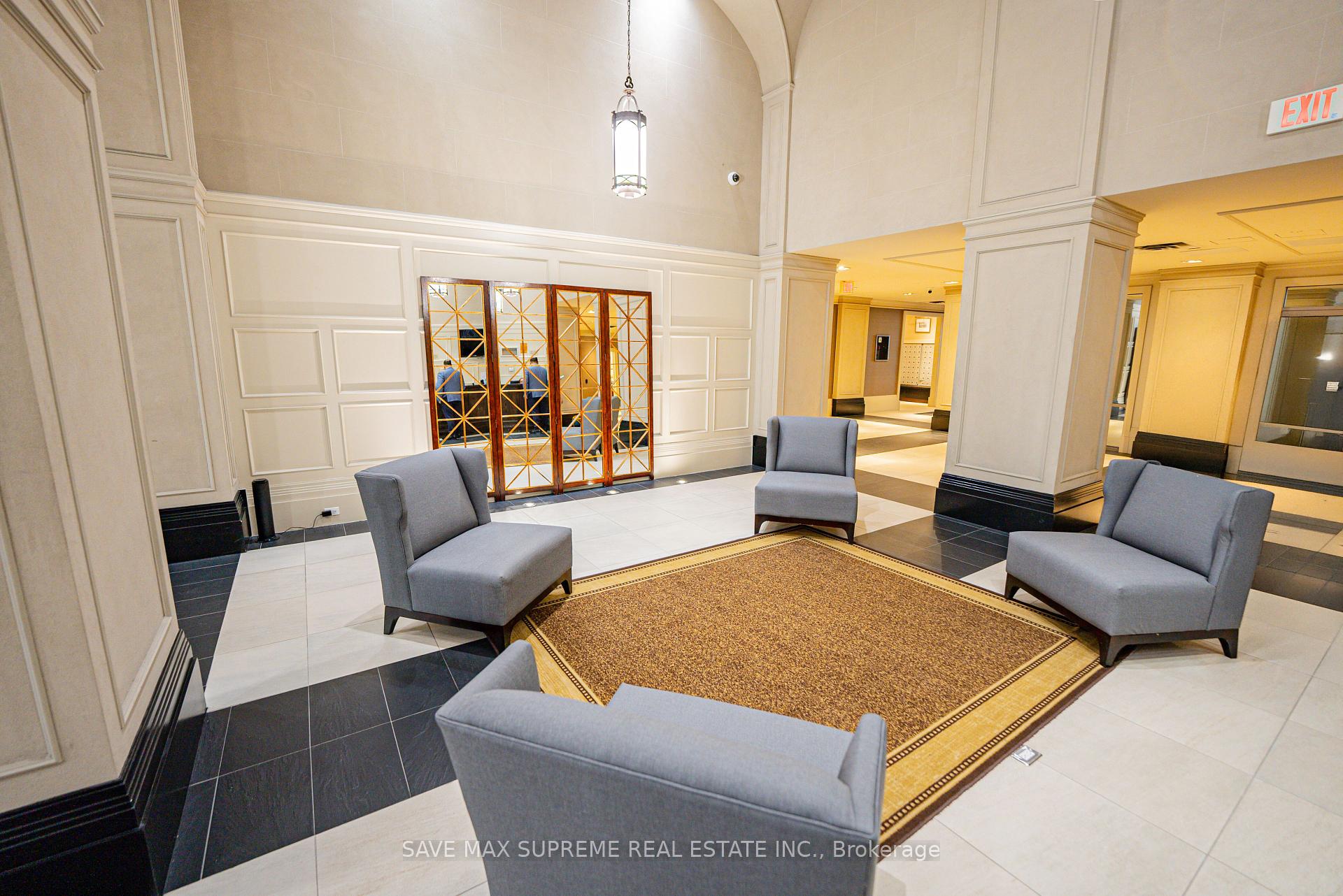 1 Bedroom Condo at 388 Prince Of Wales,  Mississauga For sale