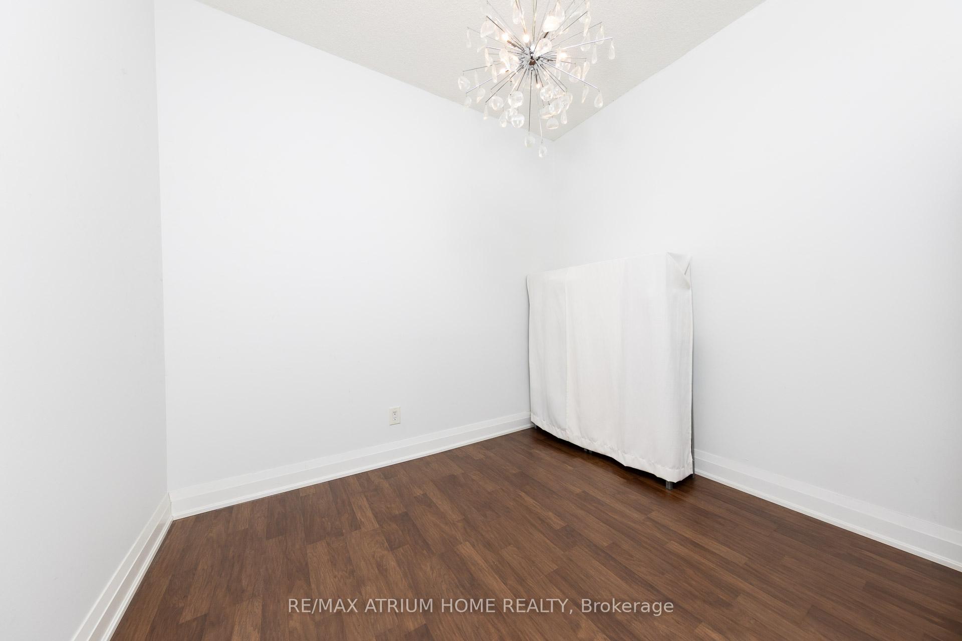 2 Bedrooms Condo at 20 North Park, Vaughan For sale