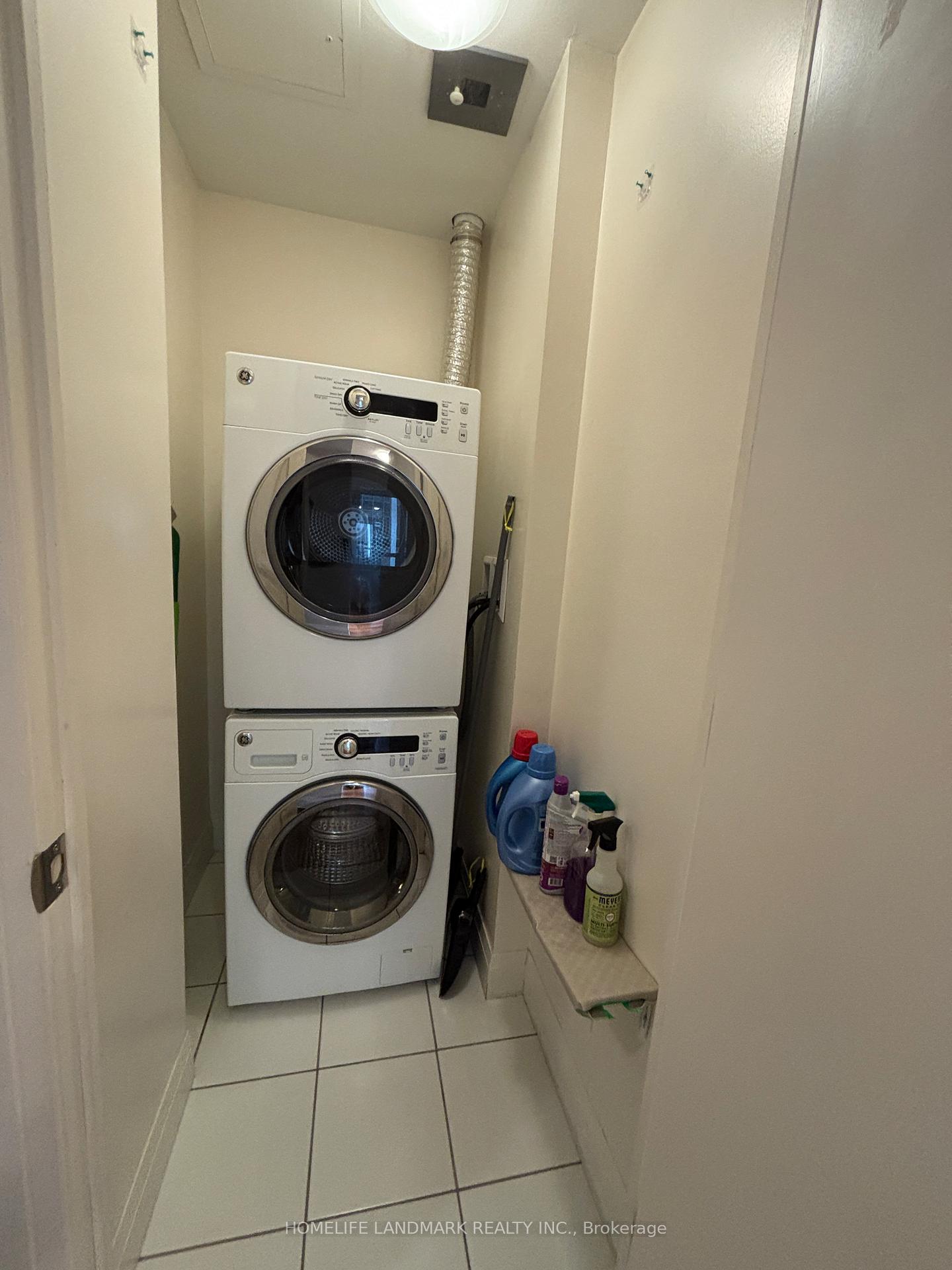 2 Bedrooms Condo at 68 Canterbury,  Toronto For sale