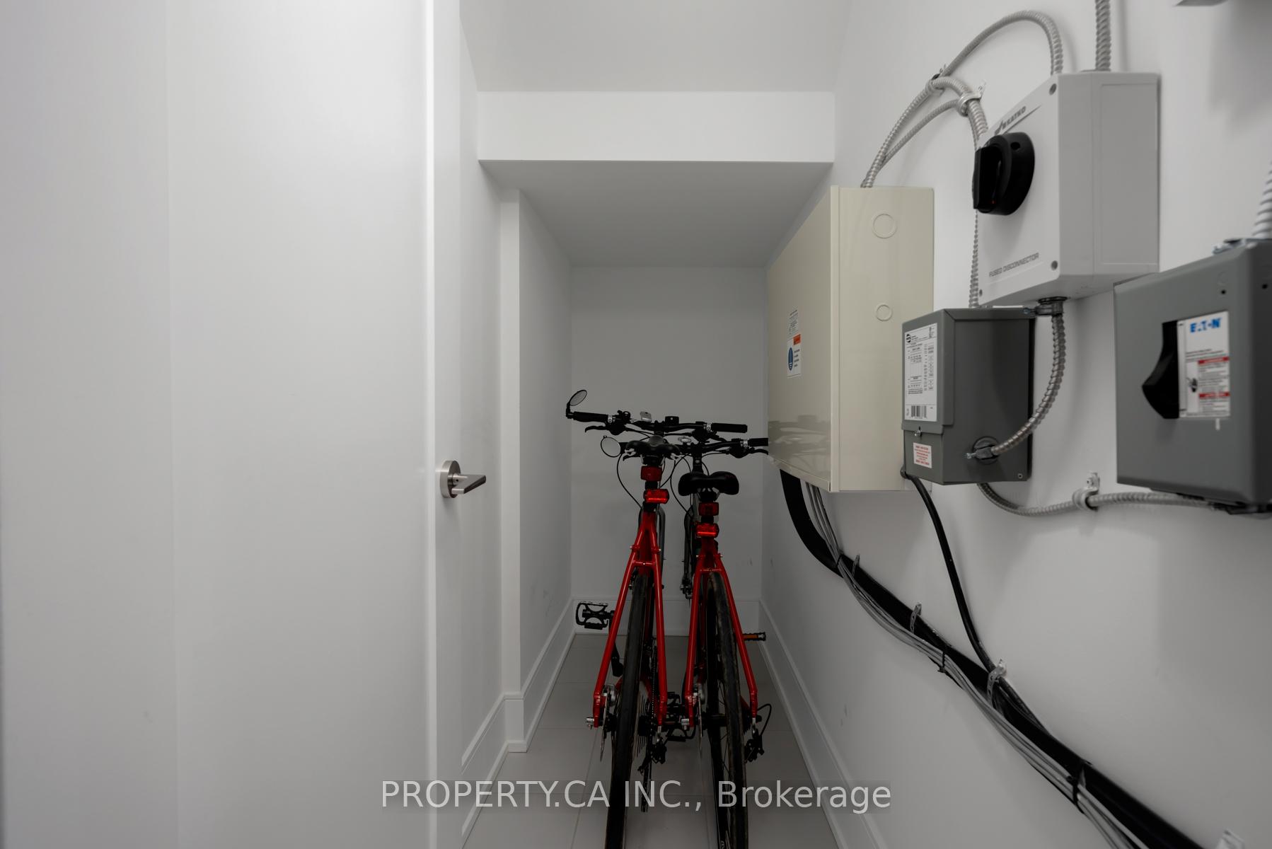 3 Bedrooms Condo at 1 Edgewater, Toronto For sale