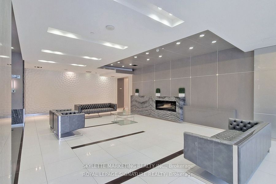 7165 Yonge
