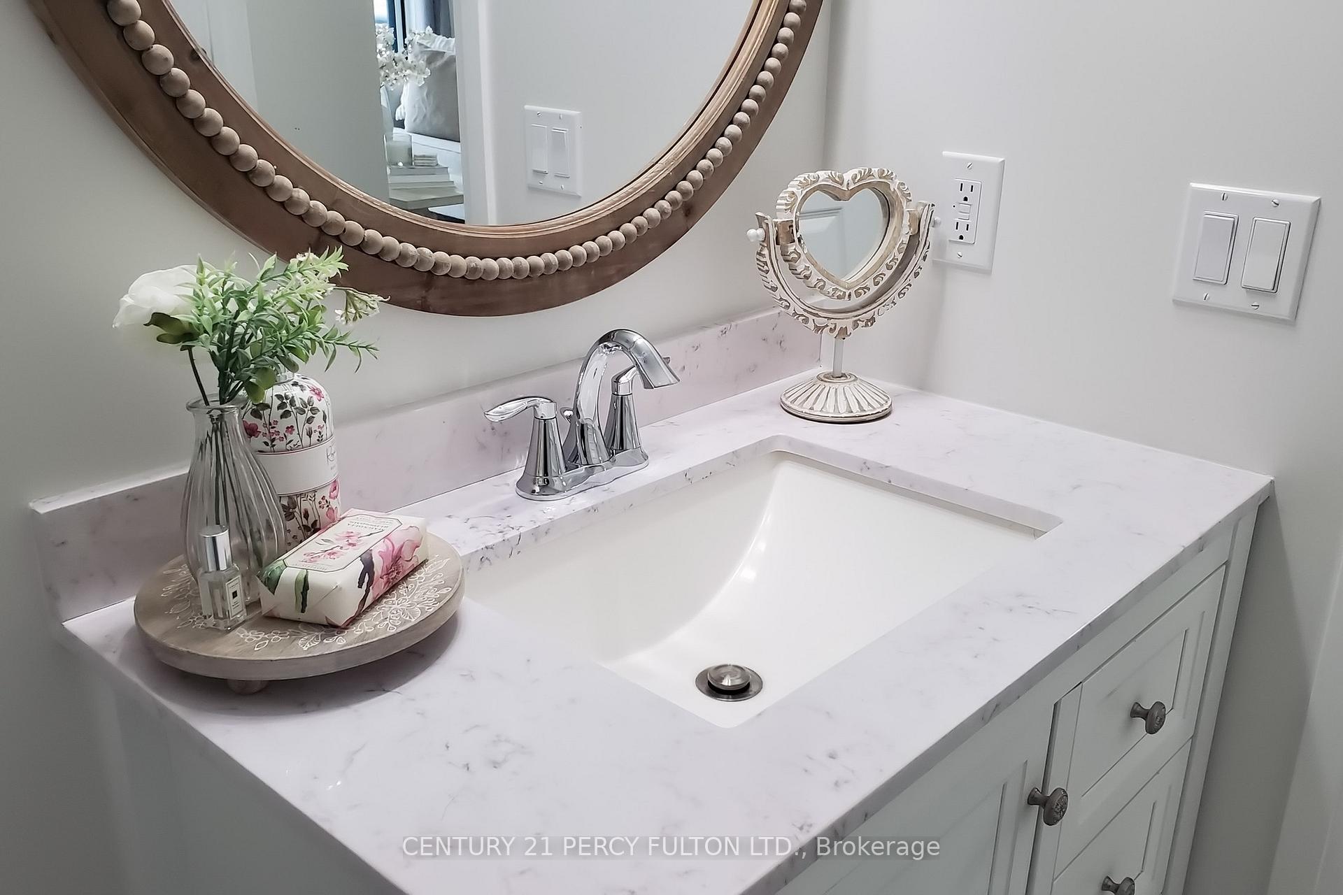 2 Bedrooms Condo at 128 Grovewood, Oakville For sale
