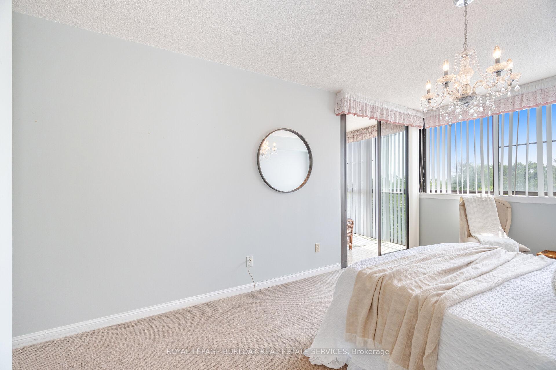 2 Bedrooms Condo at 1230 Marlborough, Oakville For sale
