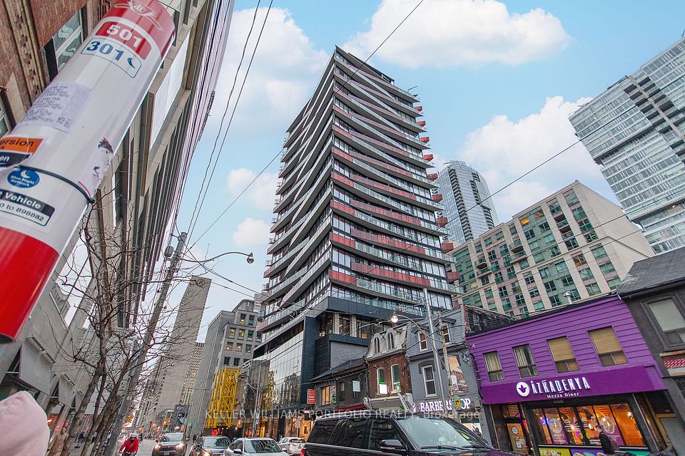 215 Queen