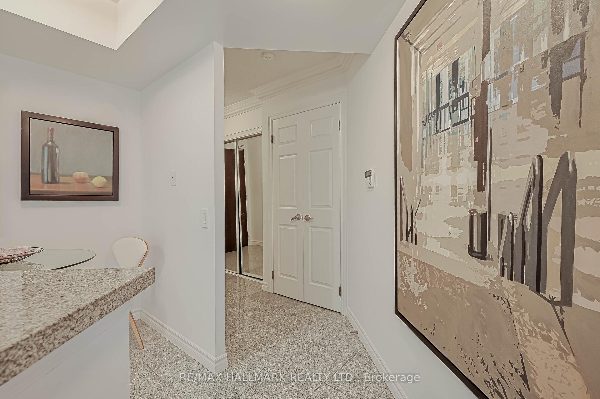 2 Bedrooms Condo at 388 Bloor, Toronto For sale
